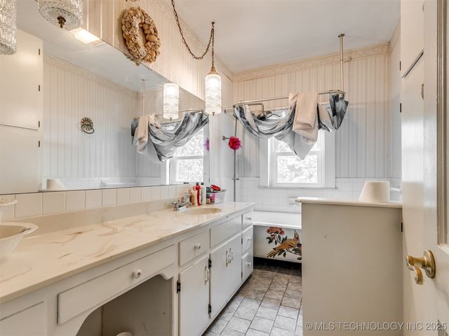 2831 S 24th Street W, Muskogee, OK 74401