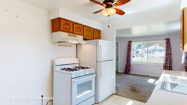 2210 Williamson Avenue, Burton, MI 48529