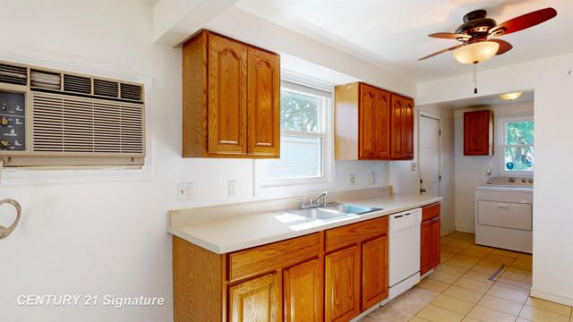 2210 Williamson Avenue, Burton, MI 48529