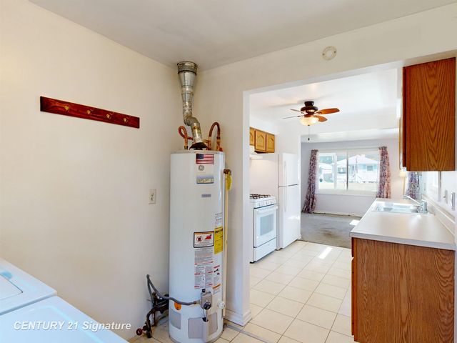 2210 Williamson Avenue, Burton, MI 48529