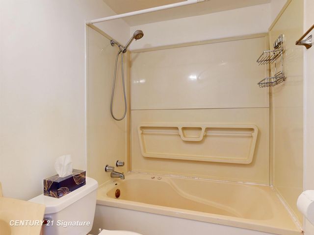 2210 Williamson Avenue, Burton, MI 48529