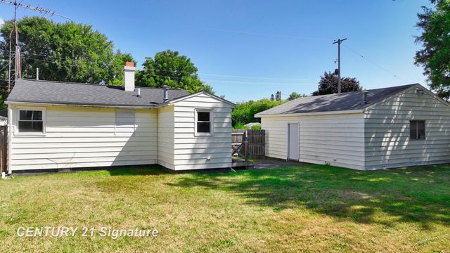 2210 Williamson Avenue, Burton, MI 48529