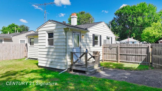 2210 Williamson Avenue, Burton, MI 48529
