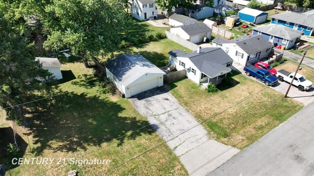 2210 Williamson Avenue, Burton, MI 48529