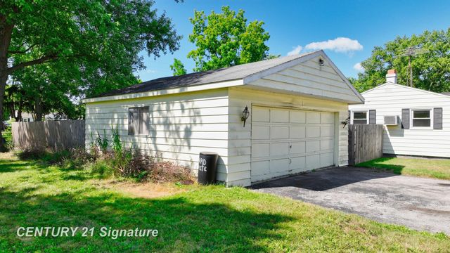 2210 Williamson Avenue, Burton, MI 48529