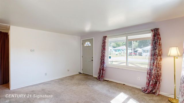 2210 Williamson Avenue, Burton, MI 48529