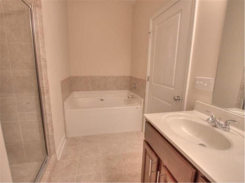 Image 11 of property listing at 2415 Tenor Lane, Alpharetta, GA 30009