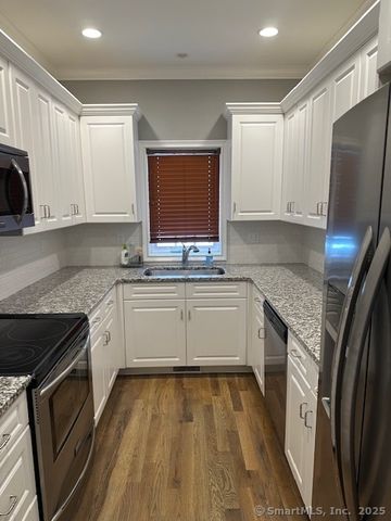 17 Vermont Avenue 17, Fairfield, CT 06824