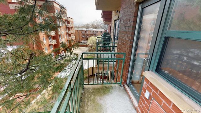 135-23 82nd Avenue 4C, Briarwood, NY 11435