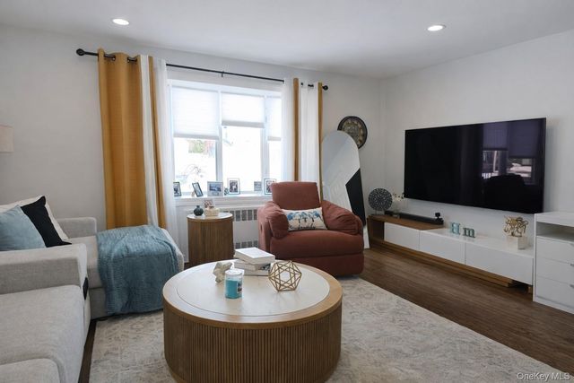 181 Barrymore Boulevard, Franklin Square, NY 11010