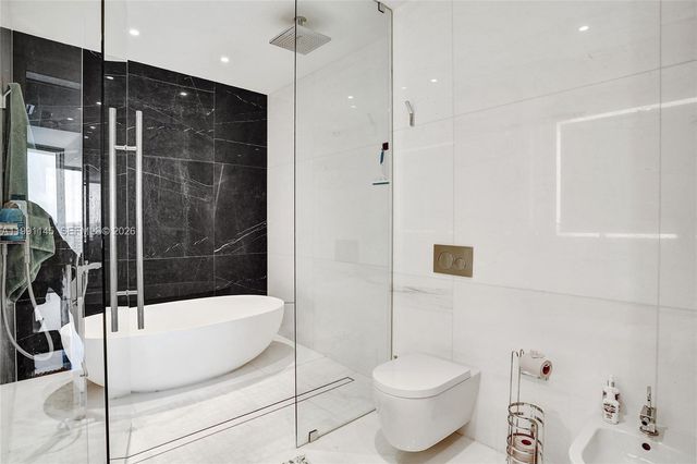 300 Biscayne Boulevard Way 2106W, Miami, FL 33131