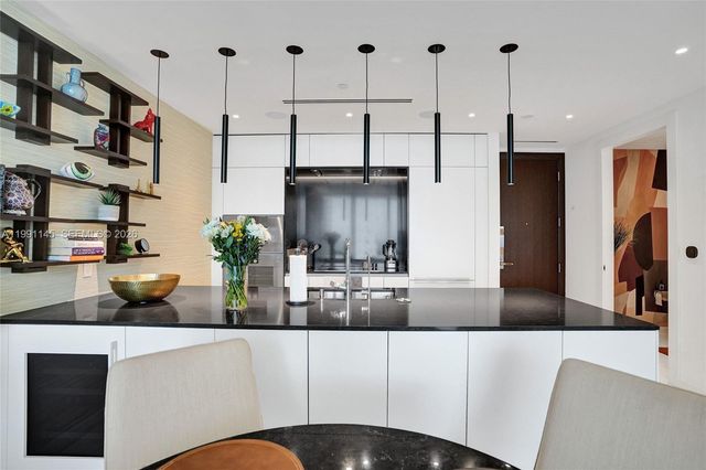 300 Biscayne Boulevard Way 2106W, Miami, FL 33131