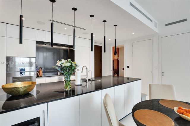 300 Biscayne Boulevard Way 2106W, Miami, FL 33131