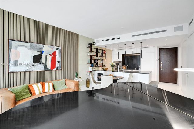 300 Biscayne Boulevard Way 2106W, Miami, FL 33131