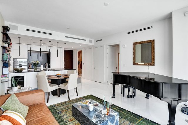 300 Biscayne Boulevard Way 2106W, Miami, FL 33131