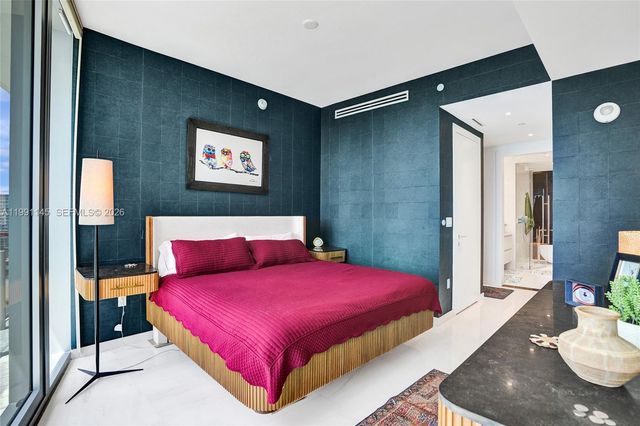 300 Biscayne Boulevard Way 2106W, Miami, FL 33131