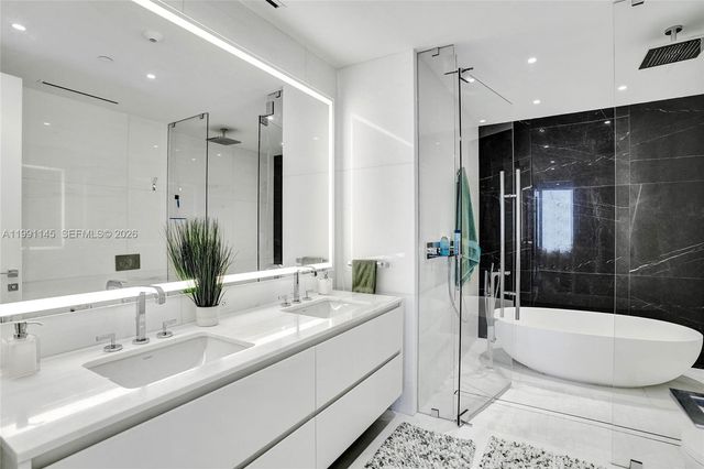 300 Biscayne Boulevard Way 2106W, Miami, FL 33131