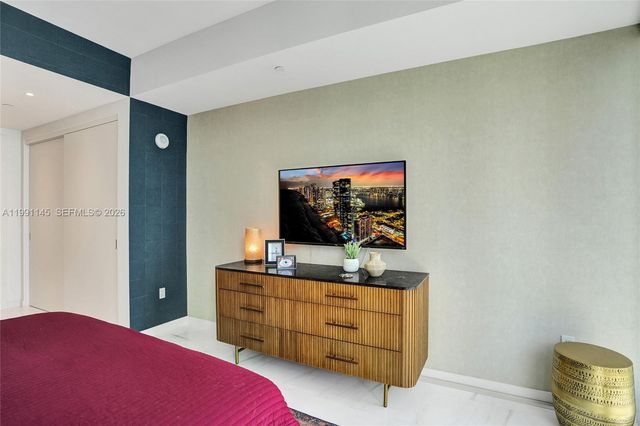 300 Biscayne Boulevard Way 2106W, Miami, FL 33131