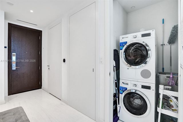 300 Biscayne Boulevard Way 2106W, Miami, FL 33131