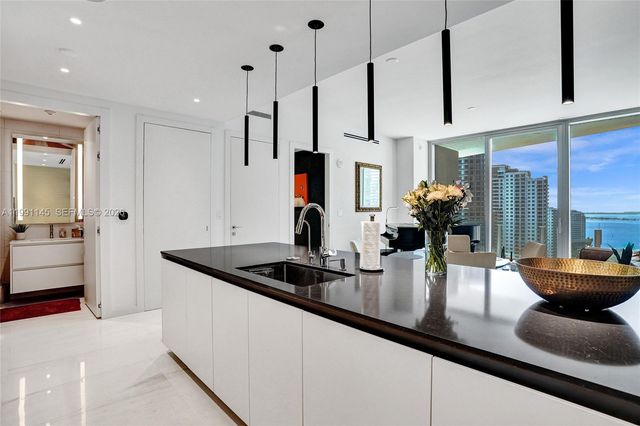 300 Biscayne Boulevard Way 2106W, Miami, FL 33131