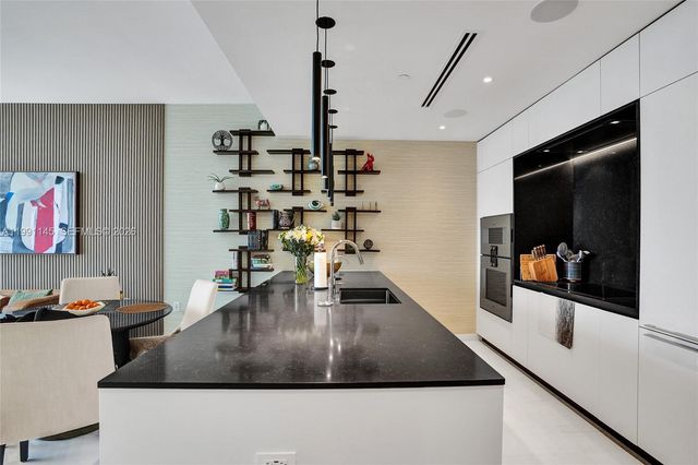 300 Biscayne Boulevard Way 2106W, Miami, FL 33131