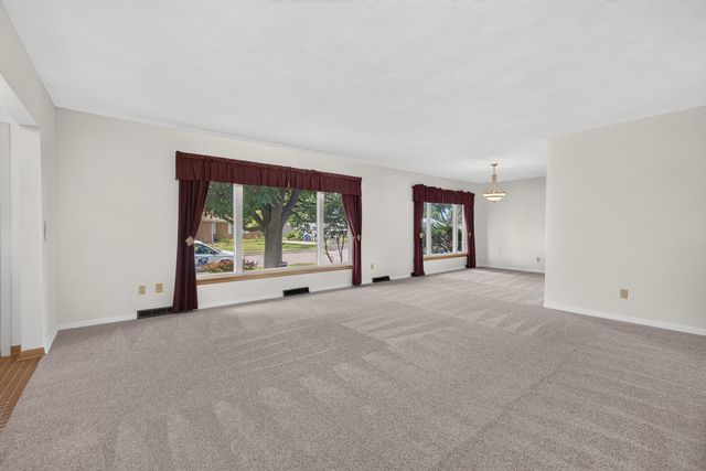 2729 FILLMORE Street, Davenport, IA 52804