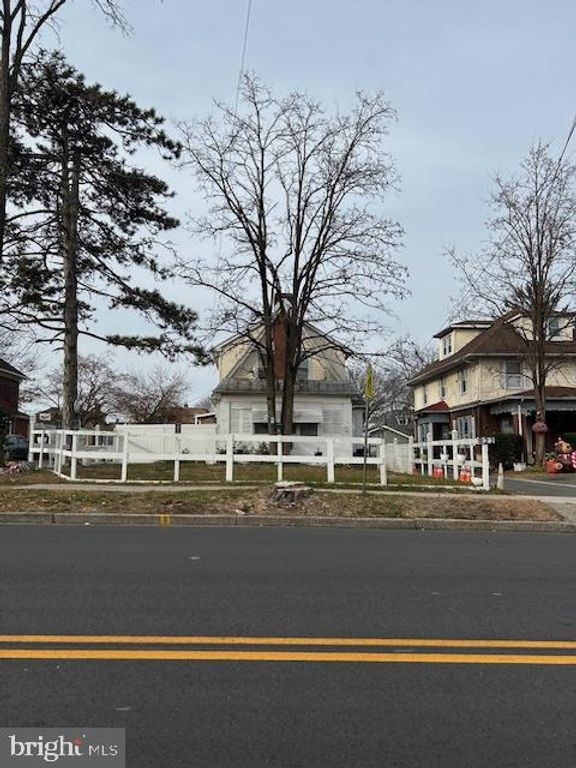 822 GREENWOOD AVE, Trenton, NJ 08609