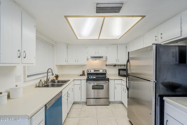 16 W LOMA VISTA Drive 104, Tempe, AZ 85282