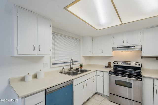 16 W LOMA VISTA Drive 104, Tempe, AZ 85282