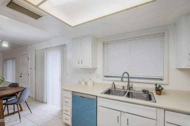 16 W LOMA VISTA Drive 104, Tempe, AZ 85282