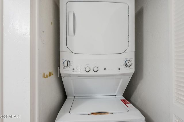 16 W LOMA VISTA Drive 104, Tempe, AZ 85282