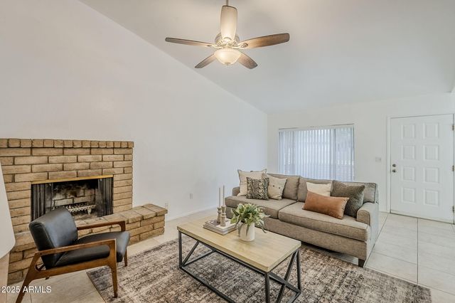 16 W LOMA VISTA Drive 104, Tempe, AZ 85282