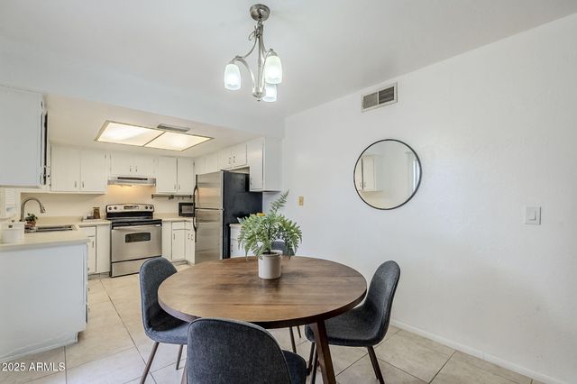 16 W LOMA VISTA Drive 104, Tempe, AZ 85282