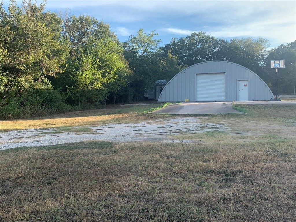 23520 State Highway 6 S, Navasota, TX 77868 — exterior