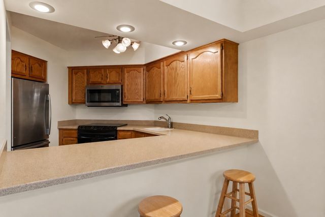 81 Clear Pond Drive 81, Walpole, MA 02081
