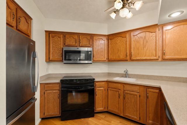 81 Clear Pond Drive 81, Walpole, MA 02081