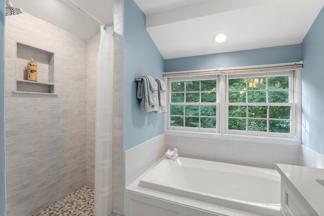 81 Clear Pond Drive 81, Walpole, MA 02081