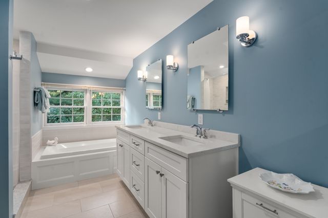 81 Clear Pond Drive 81, Walpole, MA 02081