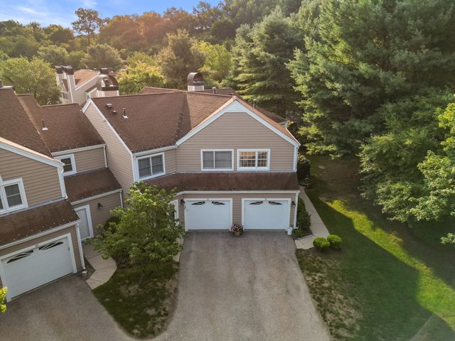 81 Clear Pond Drive 81, Walpole, MA 02081
