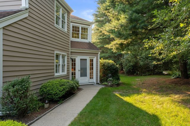 81 Clear Pond Drive 81, Walpole, MA 02081