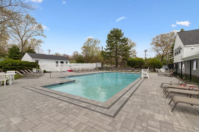 81 Clear Pond Drive 81, Walpole, MA 02081