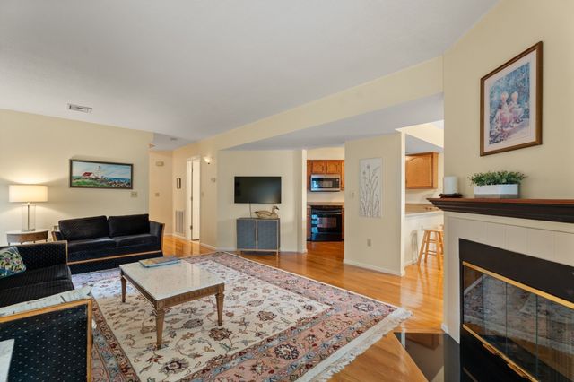 81 Clear Pond Drive 81, Walpole, MA 02081
