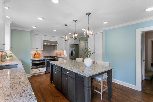 109 W 65th Street, Kansas City, MO 64113