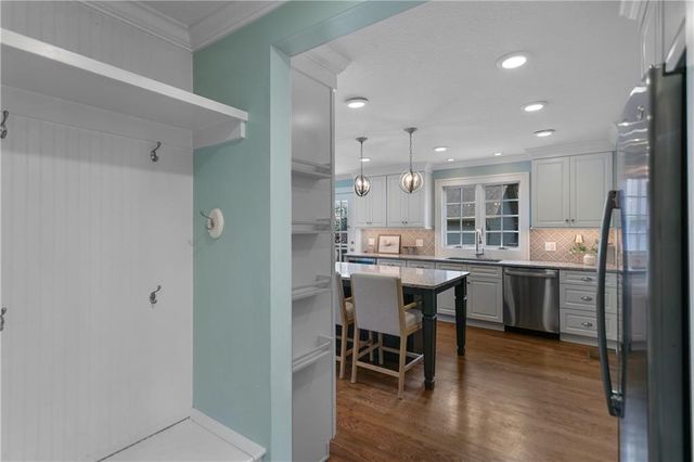 109 W 65th Street, Kansas City, MO 64113