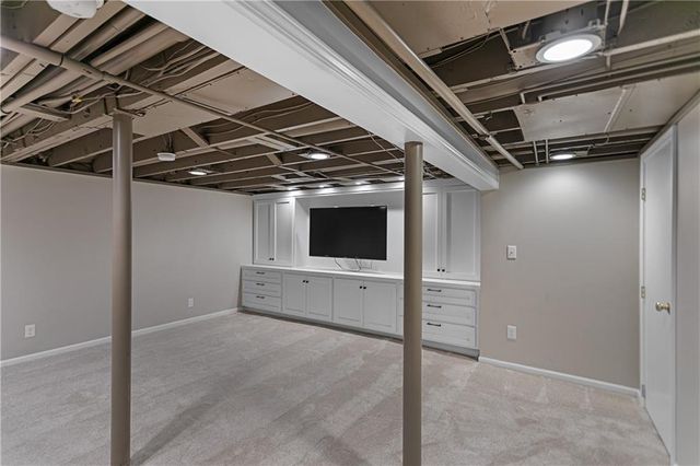 109 W 65th Street, Kansas City, MO 64113