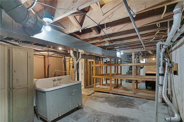 109 W 65th Street, Kansas City, MO 64113