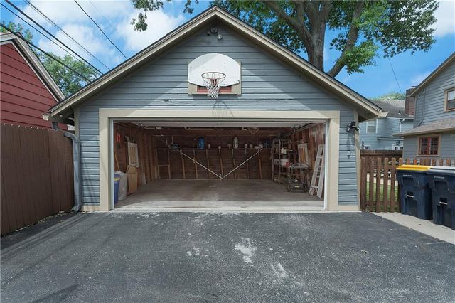 109 W 65th Street, Kansas City, MO 64113