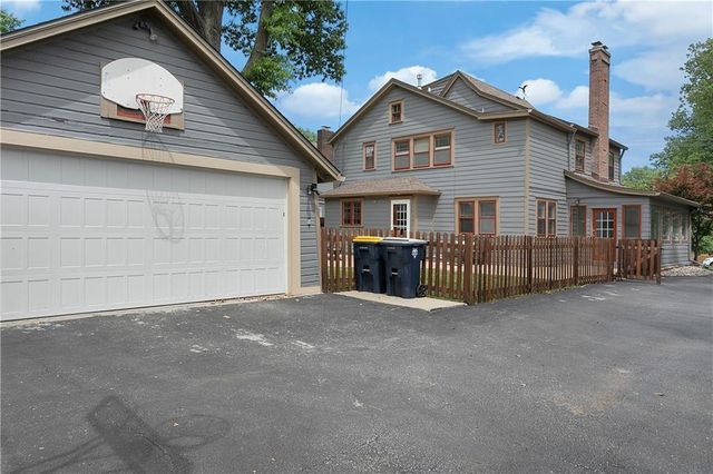109 W 65th Street, Kansas City, MO 64113