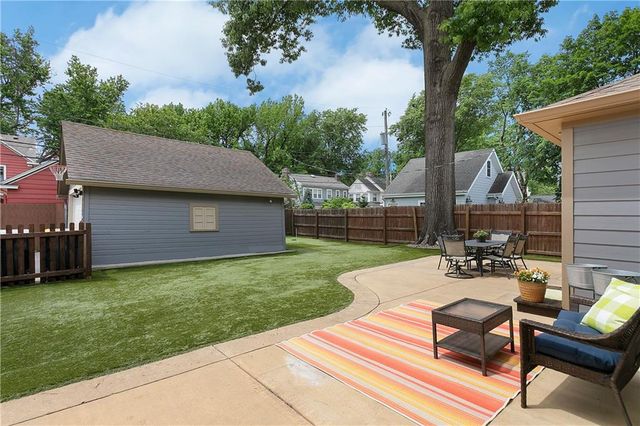 109 W 65th Street, Kansas City, MO 64113