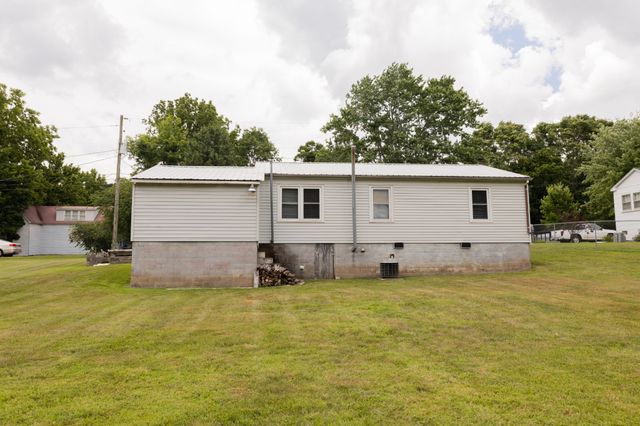 305 W Bronson St, Sparta, TN 38583